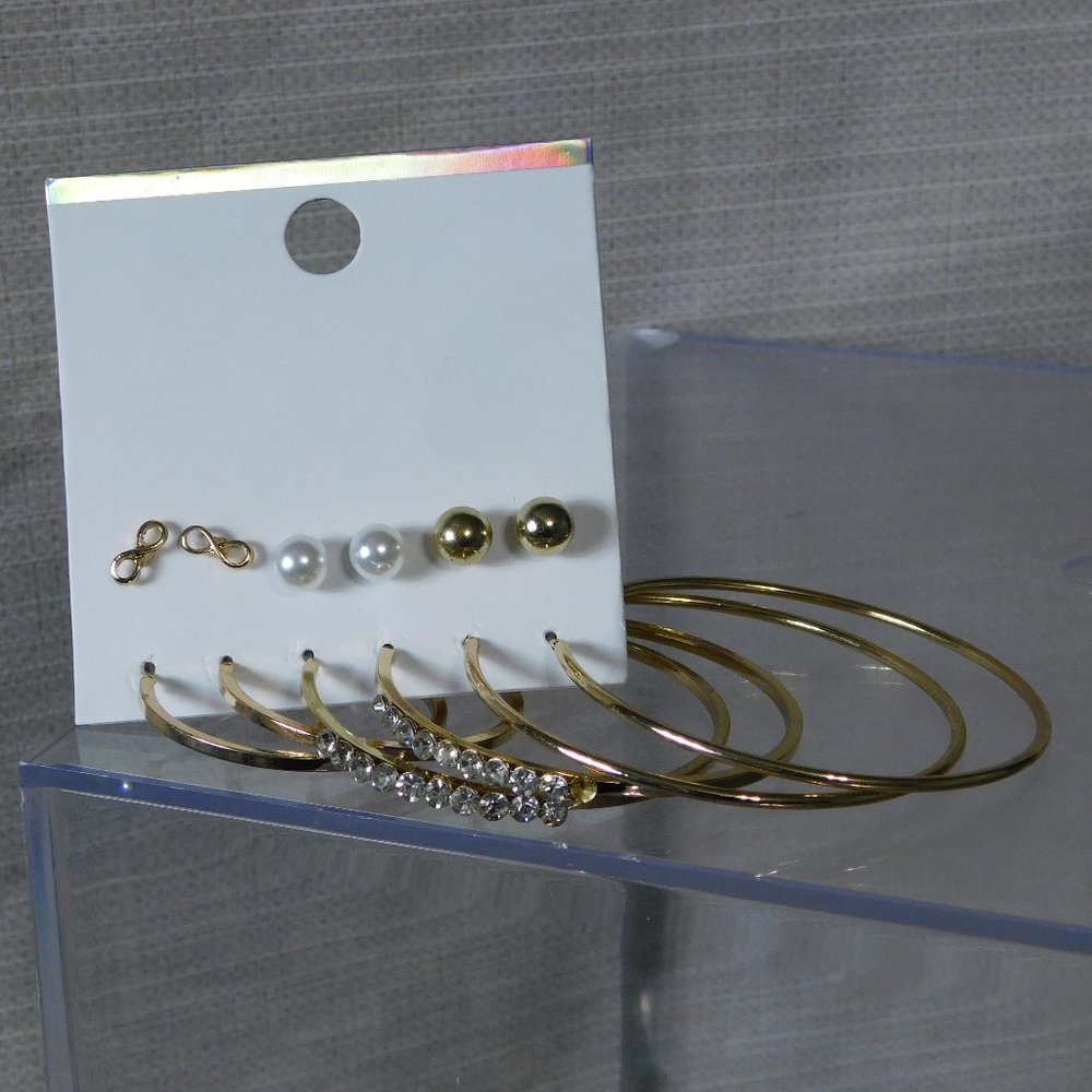 6 PAIR OF COSTUME JEWELRY EARINGS ALL FOR PIERCED